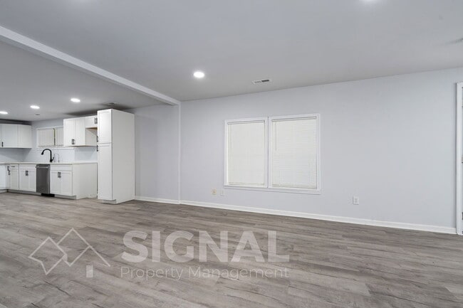 Building Photo - 430 Laird Ave