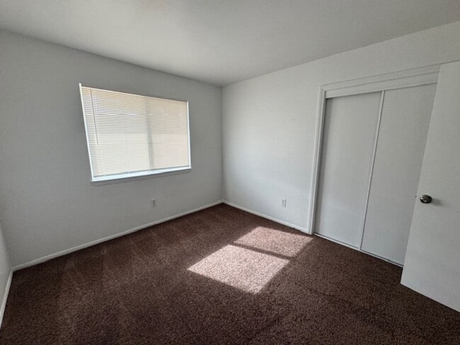 Building Photo - Gorgeous Remodeled 3+2 On Half Acre- $2500