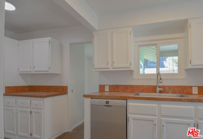 Building Photo - 2657-2657 Piedmont Ave