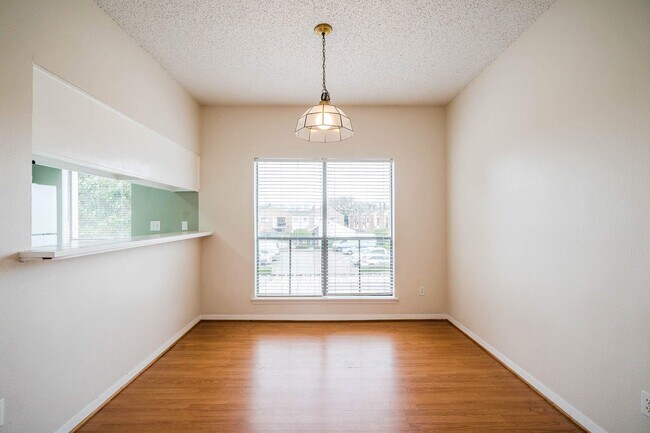 Building Photo - 3742 Thistlemont Dr