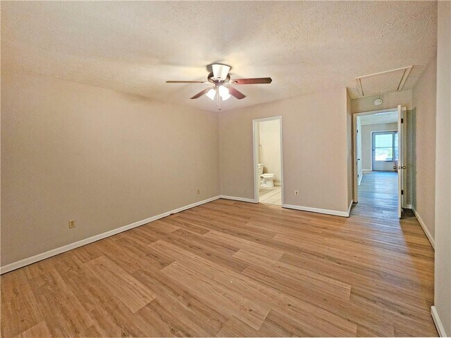 Building Photo - 2752 Northwood Ct