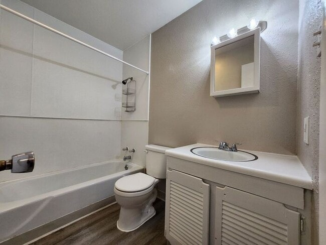 Building Photo - Charming 2-Bedroom Duplex | Limited-Time Offer: Save 50% on Next Month’s Rent!