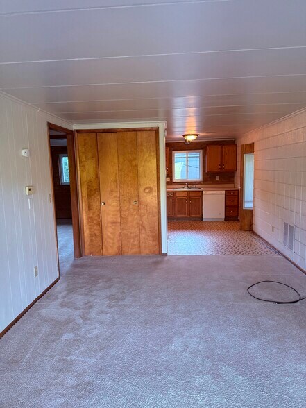 Building Photo - 437 College Ave