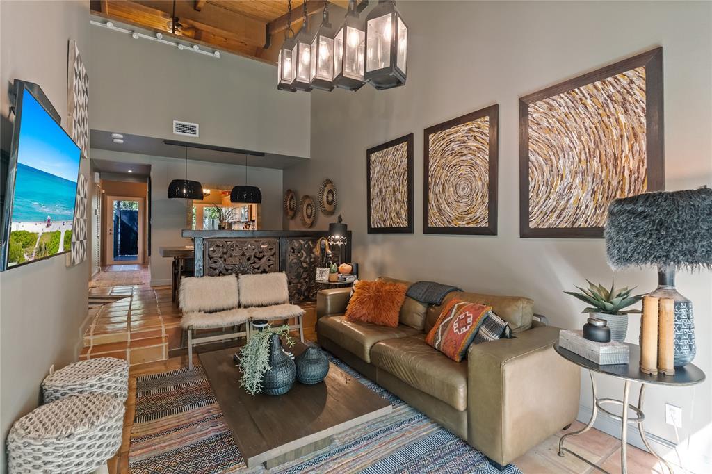 Building Photo - 228 NE 16th Ter