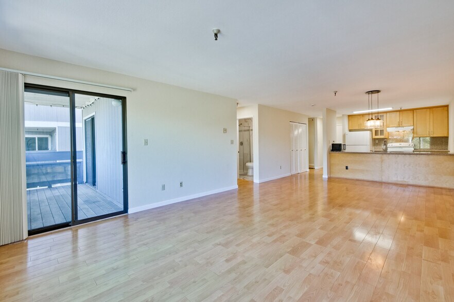 Building Photo - 725 Mariposa Ave.