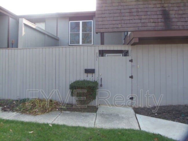 Primary Photo - 751 Worthington Forest Pl