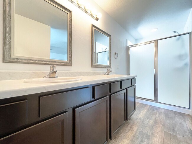 Building Photo - HOLIDAY MOVE IN SPECIAL!