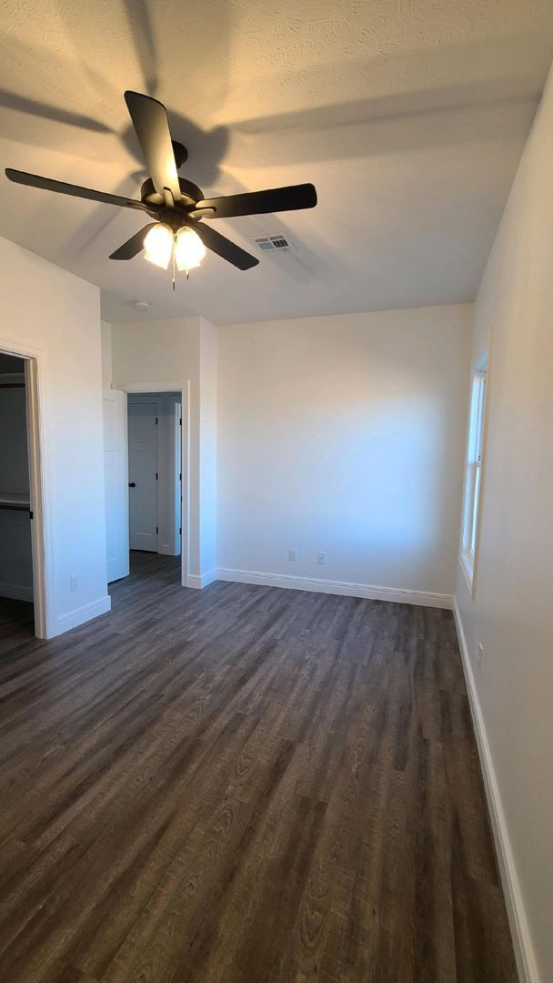 Building Photo - New duplex!