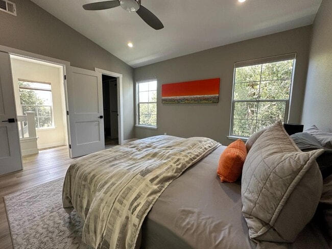 Building Photo - 1 Passage Ln