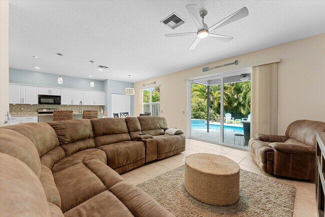 Building Photo - 7061 Chesapeake Cir