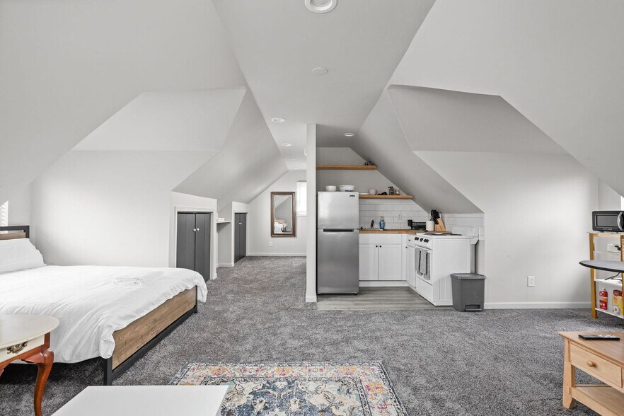 Building Photo - 848 Camp St