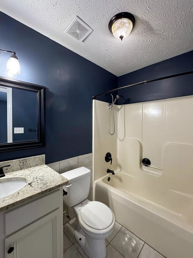 Building Photo - Charming 3 Bed 2 Bath Raeford Home with Fenced Backyard