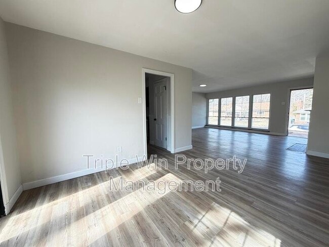 Building Photo - 8652 White Ave