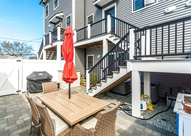 Building Photo - 29 Cherry St