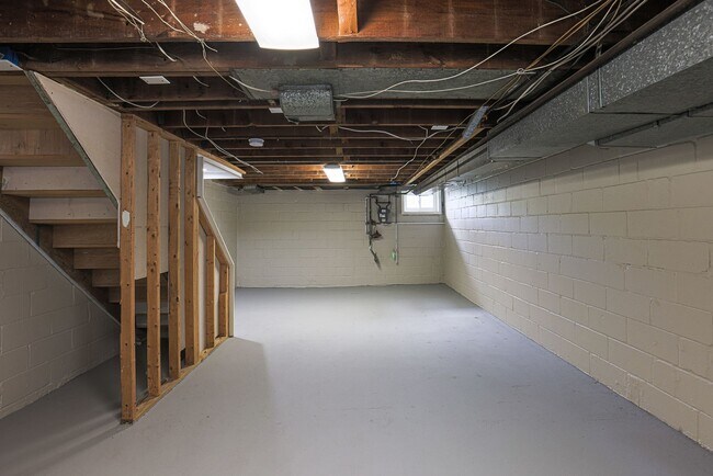 Building Photo - 1113 N Marlyn Ave