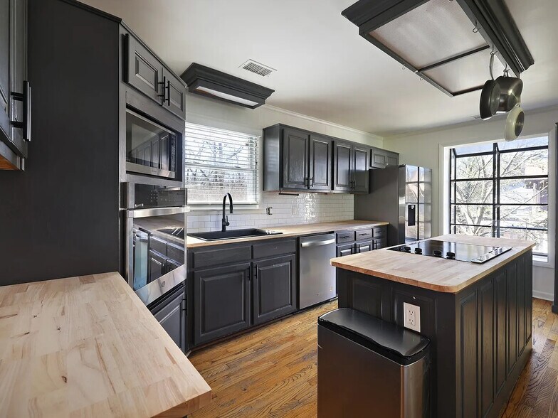 Building Photo - 436 Foothill Dr