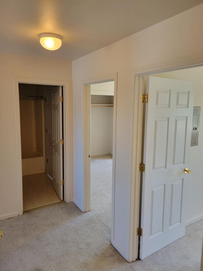 Building Photo - 3 Bedroom, 2 Bathroom 4-Plex