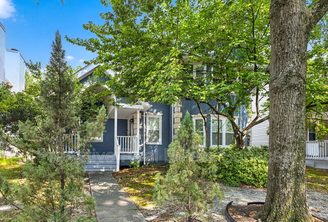 Building Photo - 1316 Llewellyn Ave