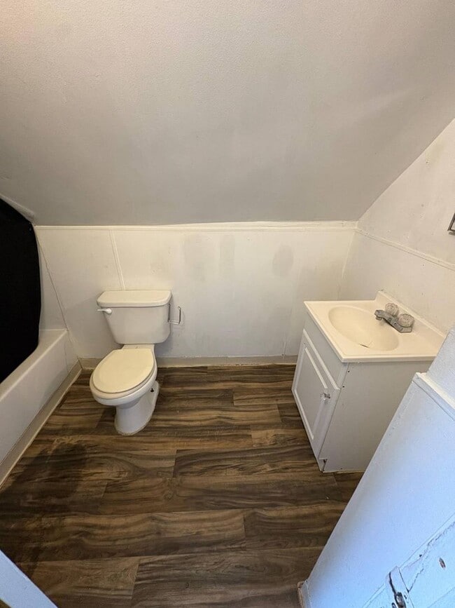 Building Photo - 2-Bedroom, 1-Bathroom Home GOSHEN – $1,150/Month | 842 Sq. Ft.