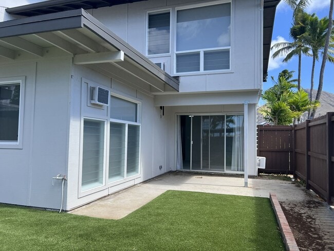 Building Photo - Koko Isle Circle - 4 bedroom, 3 bath townhome with carport