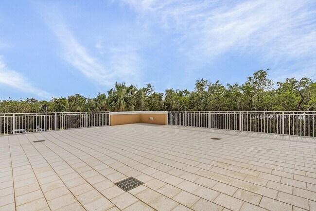 Building Photo - SPECTACULAR CUSTOM DESIGNED REMODELED 3 BR, 2 BTH