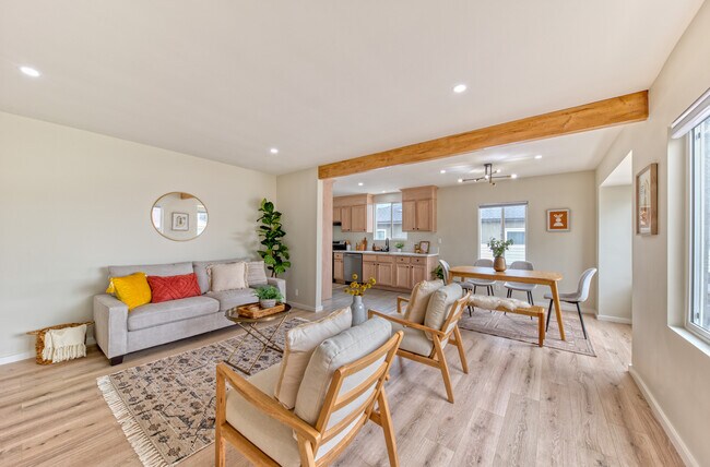 Primary Photo - 11114 Ruthelen St