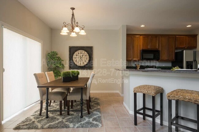 Building Photo - 8947 Hilltop Manor Dr