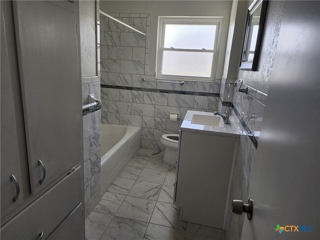 Building Photo - 1700 Estelle Ave