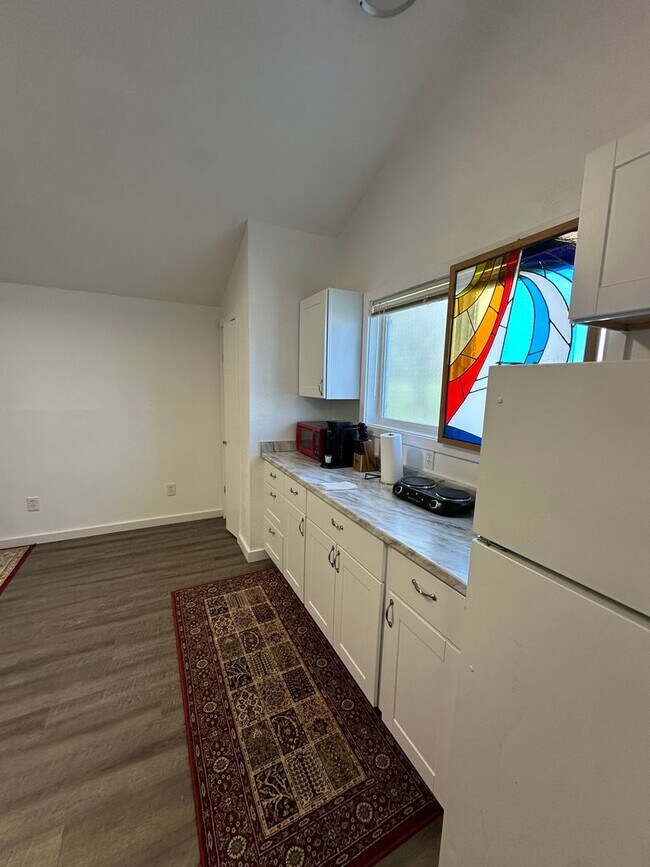 Building Photo - Cozy MIL with water views Camano Island with loft