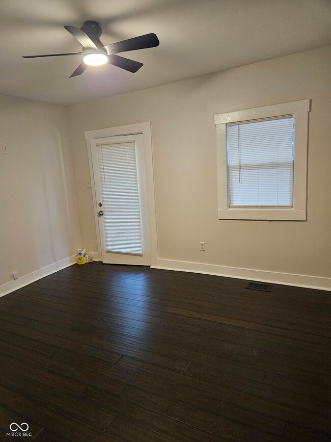 Building Photo - 1719 Bundy Pl