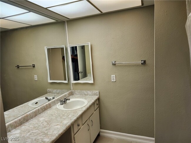 Building Photo - 2773 Heritage Ct