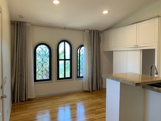 Building Photo - 2347 Pio Pico Dr