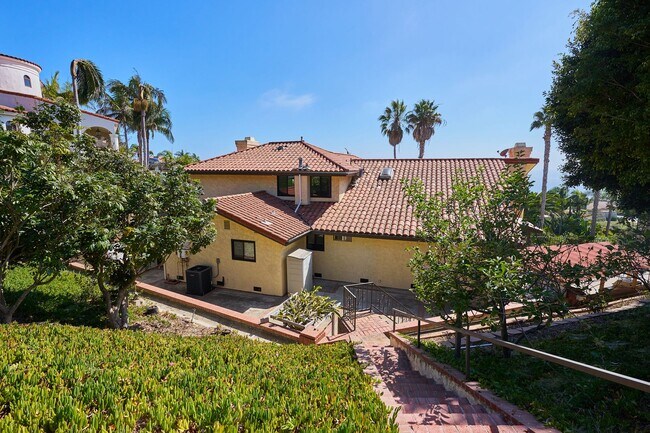 Building Photo - Aqua Vista - Entertainers Playhouse