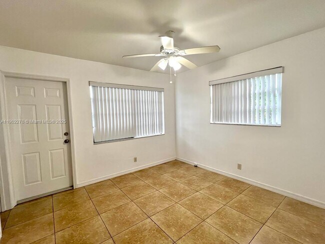 Building Photo - 1412 SW 41st Ave