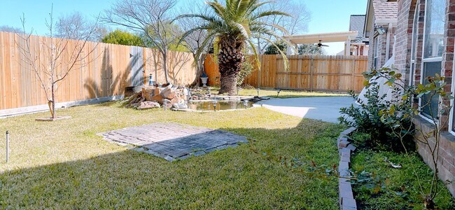 Building Photo - 2910 Sandleigh Dr