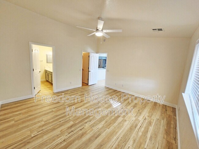 Building Photo - 3741 Malibou Ave