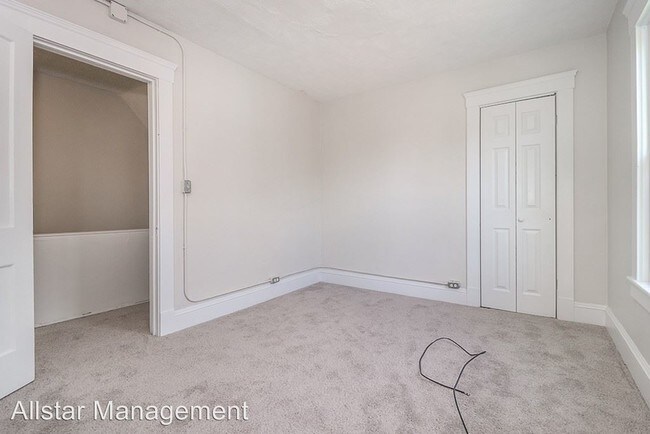 Building Photo - 2810 Woodbridge Ave