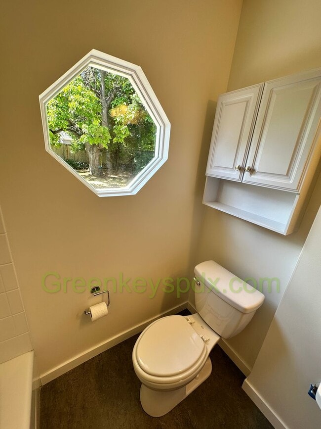 Building Photo - Gorgeous Pet-Friendly 3 Bedroom 1 Bath House