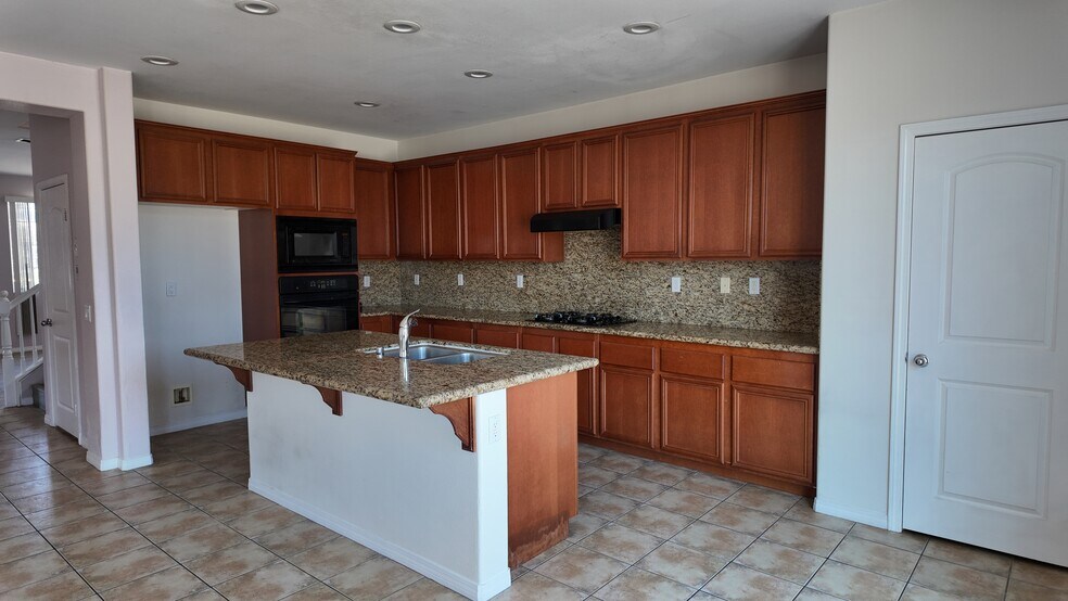 Building Photo - 5769 Paddington Dr