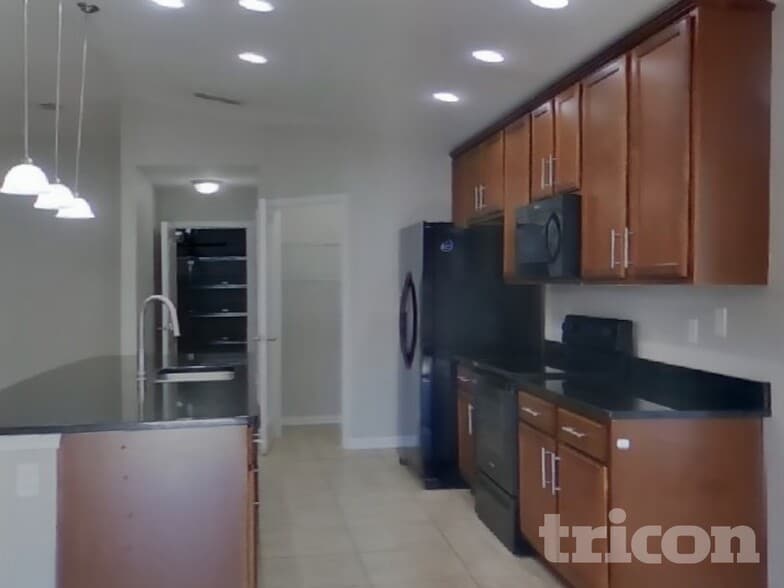 Building Photo - 15963 Bainebridge Dr