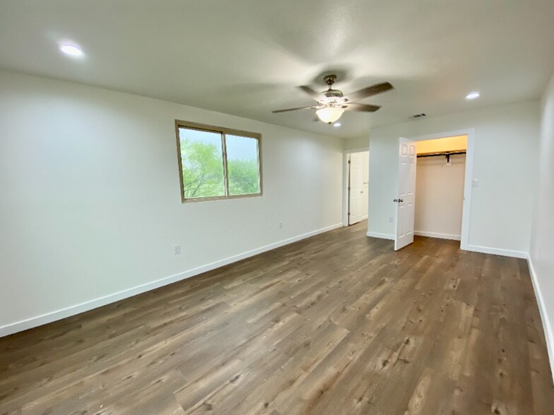 Building Photo - 417 Jasmine Ln