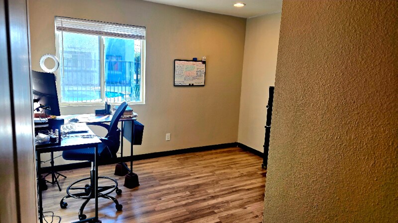 Building Photo - 4410 N Longview Ave