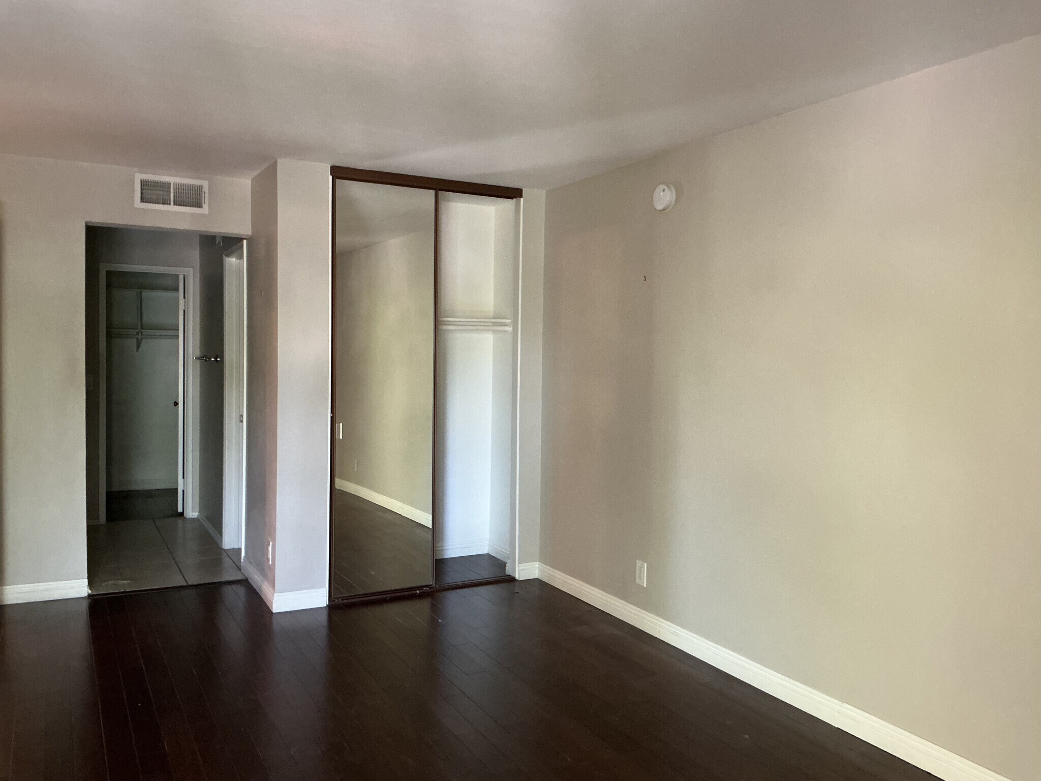 Building Photo - 21650 Burbank Blvd