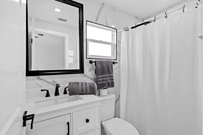 Building Photo - 871 NW 23rd Terrace