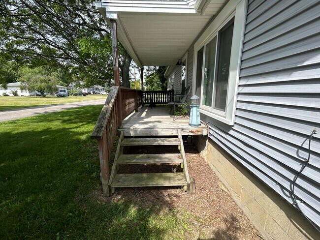 Building Photo - Single Family - 3 Bed - 2 Bath Home in a Private Setting