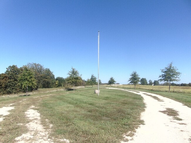 Building Photo - Majestic 3 Bed Mid MO Ranch!