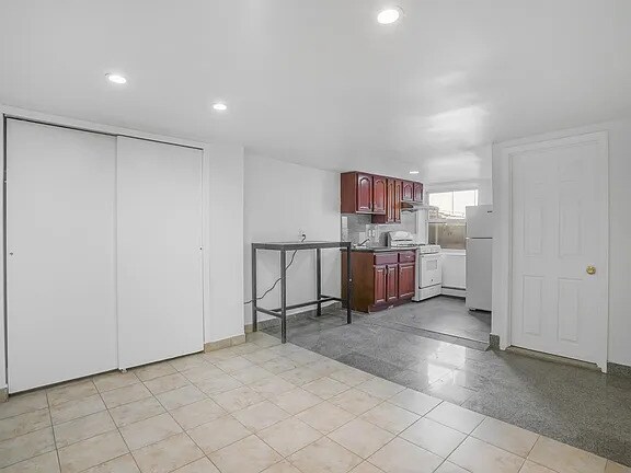Building Photo - 245 4th St