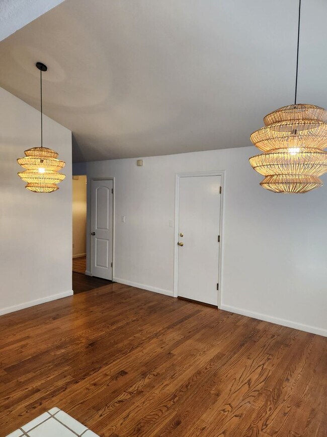 Building Photo - Great Santa Rosa Neighborhood 4 Bedroom, 2 Bathrooms w/Pool