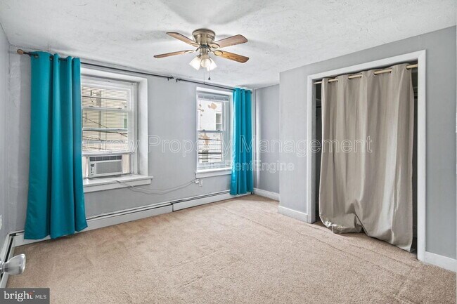 Building Photo - 4714 Fowler St