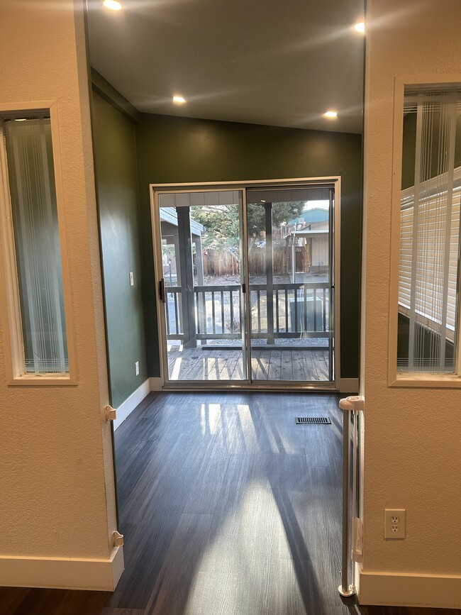 Building Photo - 2730 Larkspur St